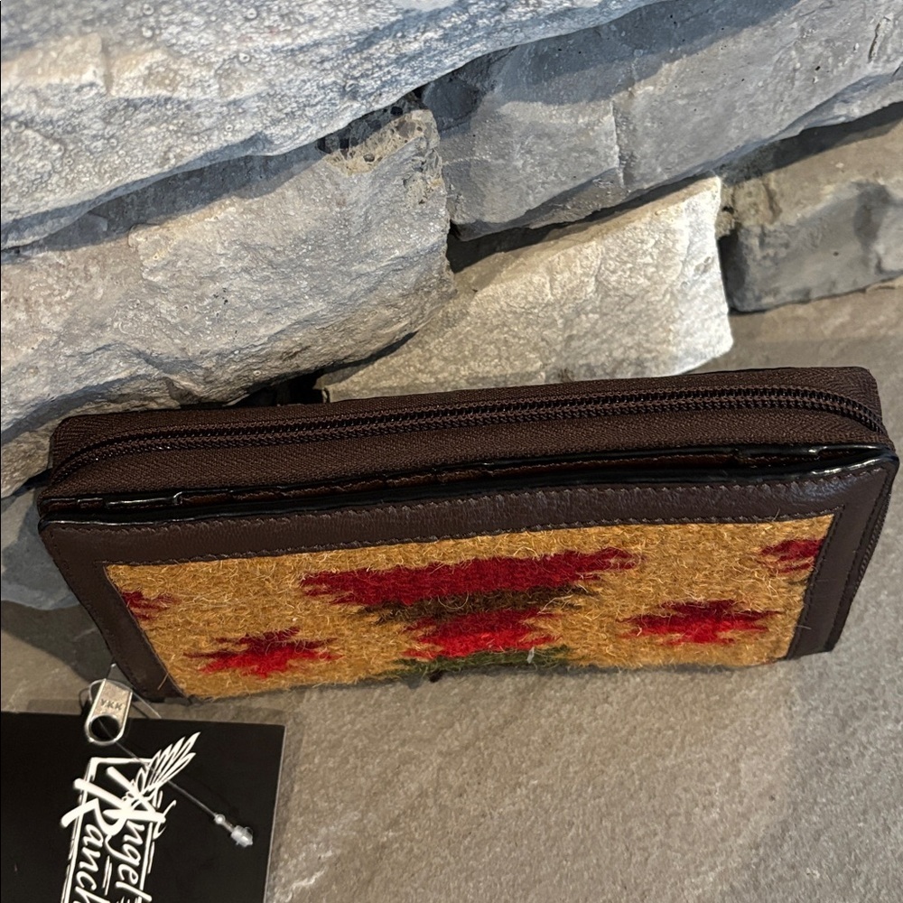 Angel Ranch Aztec Rug,zip & snap top,14 card,1 one checkbook,1 ID, zip coin - Picture 4 of 9